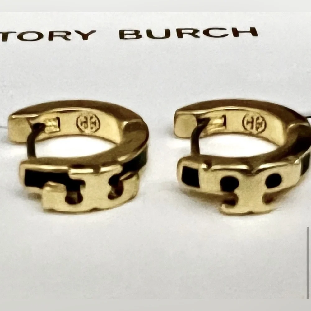 Designers Brands For Customers That Love To Wear Casual and Elegant Accessories;